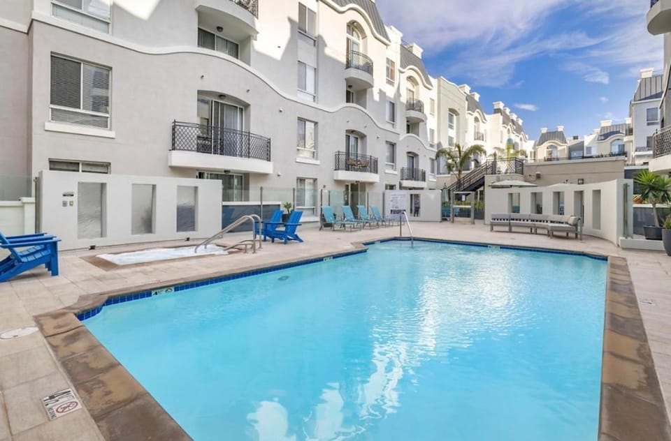 The Nest a Spacious 1 Bedroom Apartment with a Pool View Apartment in Marina del Rey