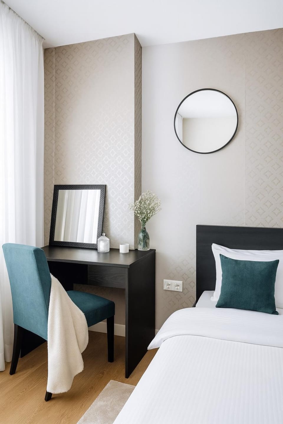 Bed, Photo of the whole room, Bedroom