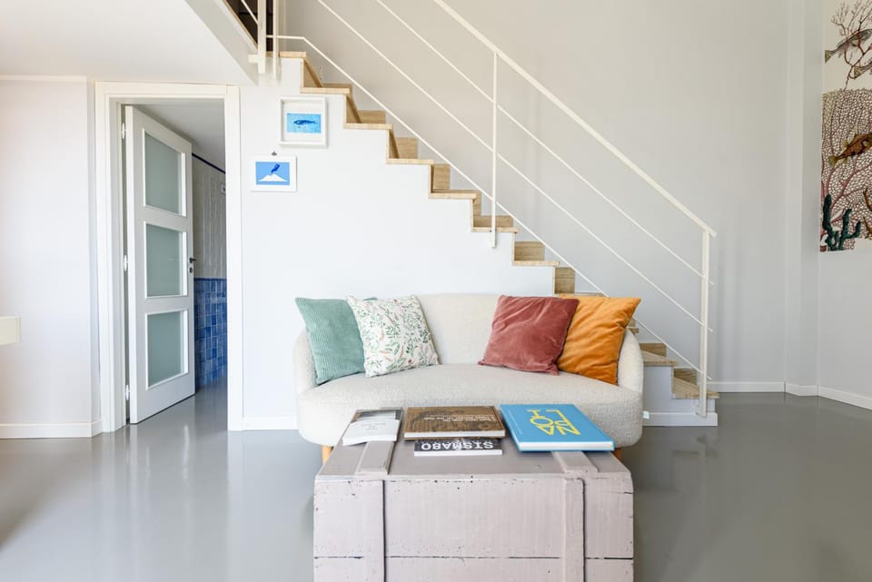 Bathroom, TV and multimedia, Living room, Lounge or bar, Decorative detail, Seating area, hair dresser, locker, locker