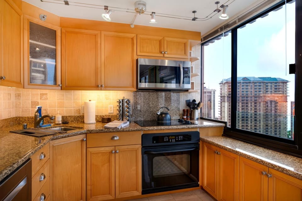 The Windsor Waikiki #3704 - 30-Night Minimum Apartment in Honolulu