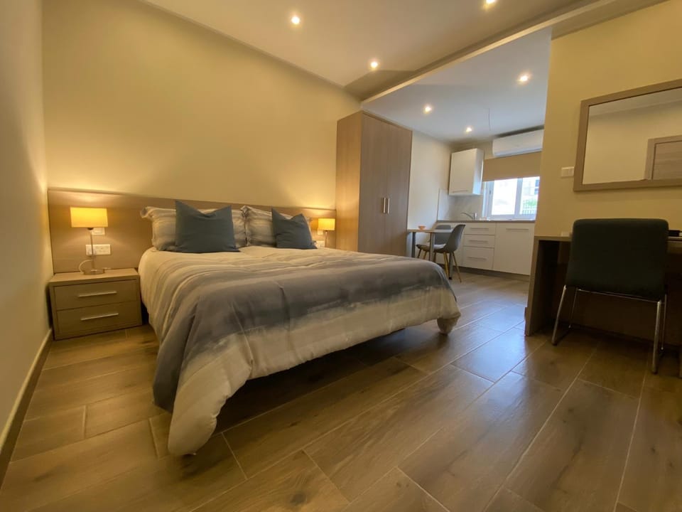 Bed, Living room, Photo of the whole room, Bedroom