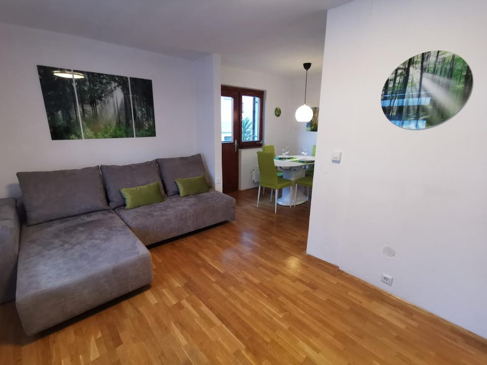 TV and multimedia, Living room, Dining area