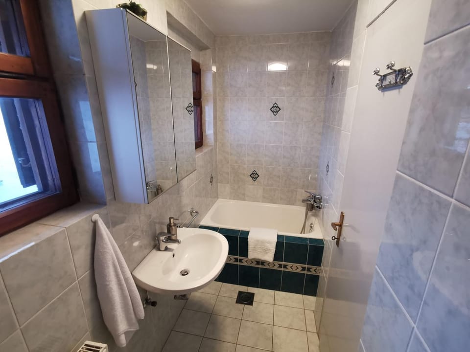 Shower, Bathroom, Bath, towels