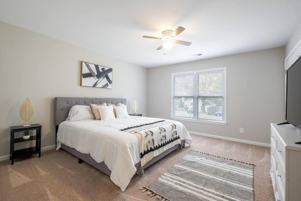 Bed, Bedroom, fireplace