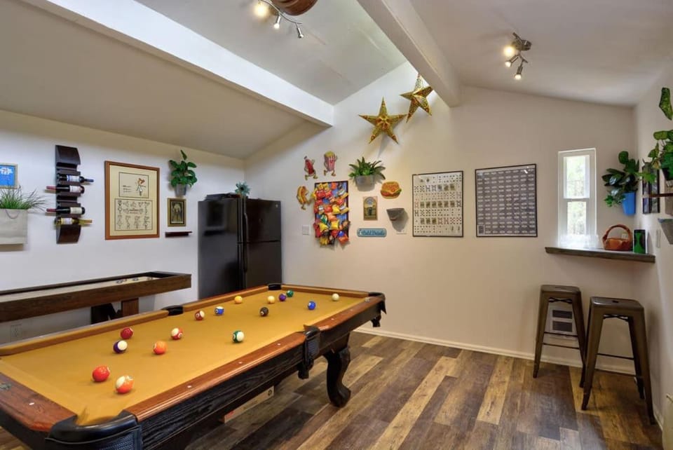 Pub - Hot Tub - Fire Pit House in Green Mountain Falls