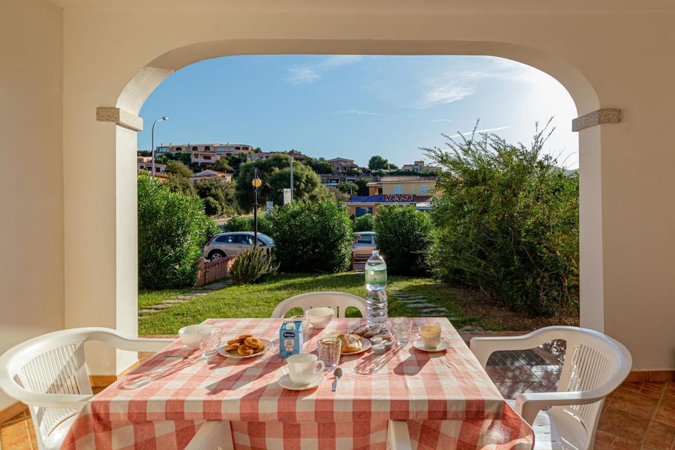 Day, Natural landscape, Food and drinks, Dining area, Food