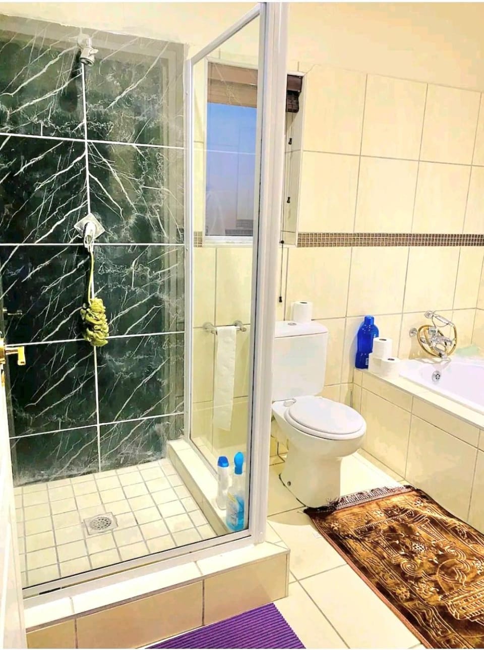 Shower, Toilet, Bathroom, towels