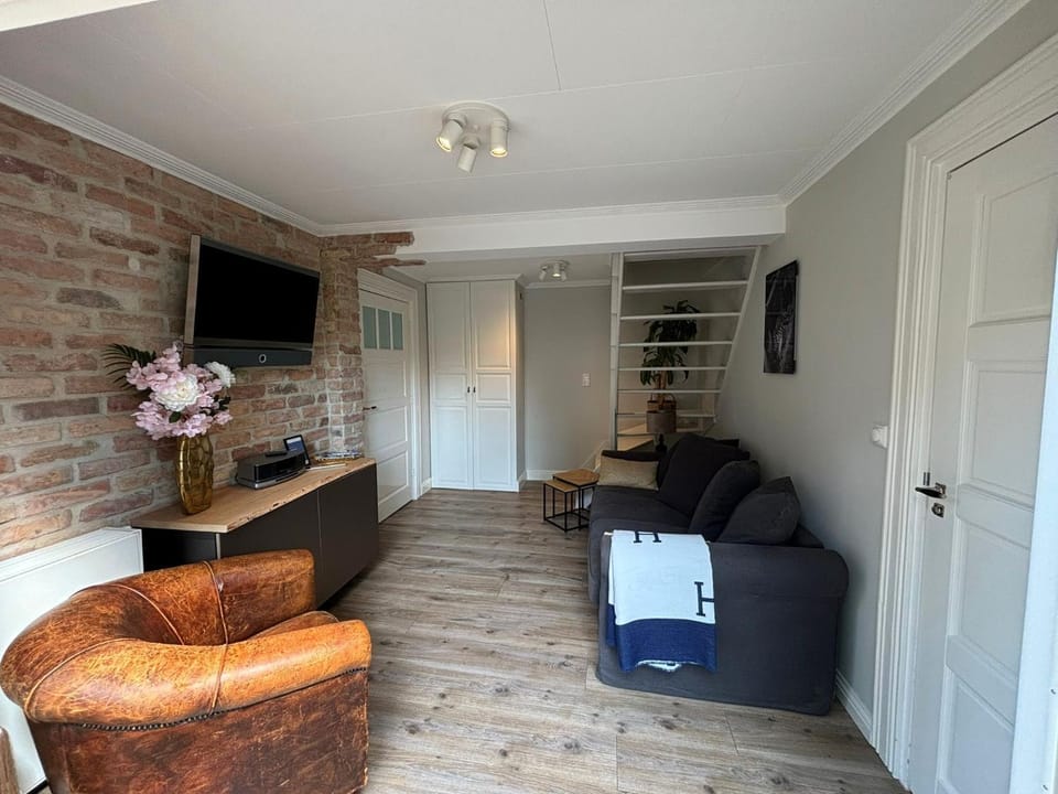 TV and multimedia, Living room, Seating area, kitchen