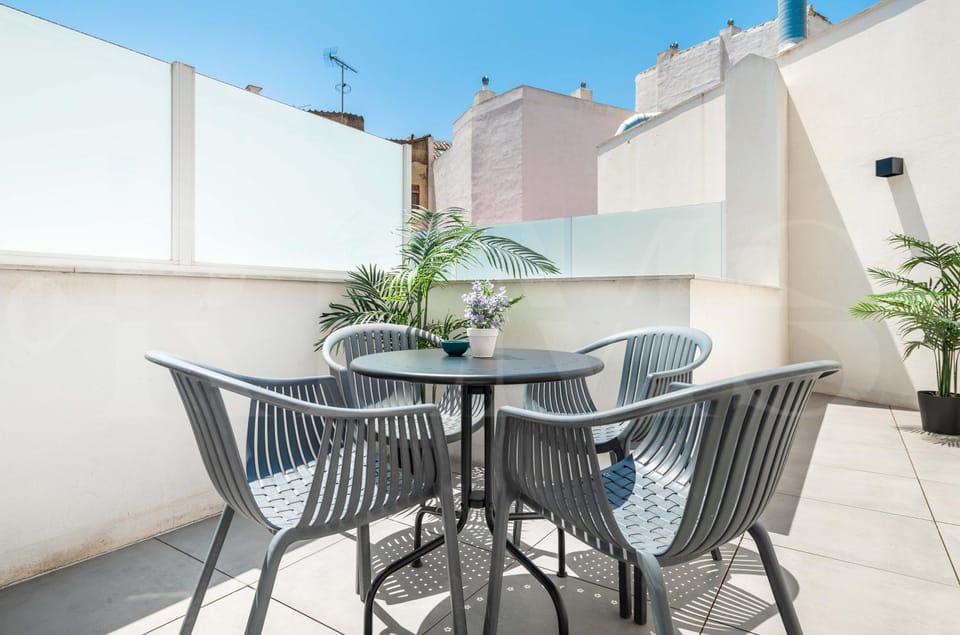 Platinum Suite Picasso-Inspired REMS Apartment in Malaga
