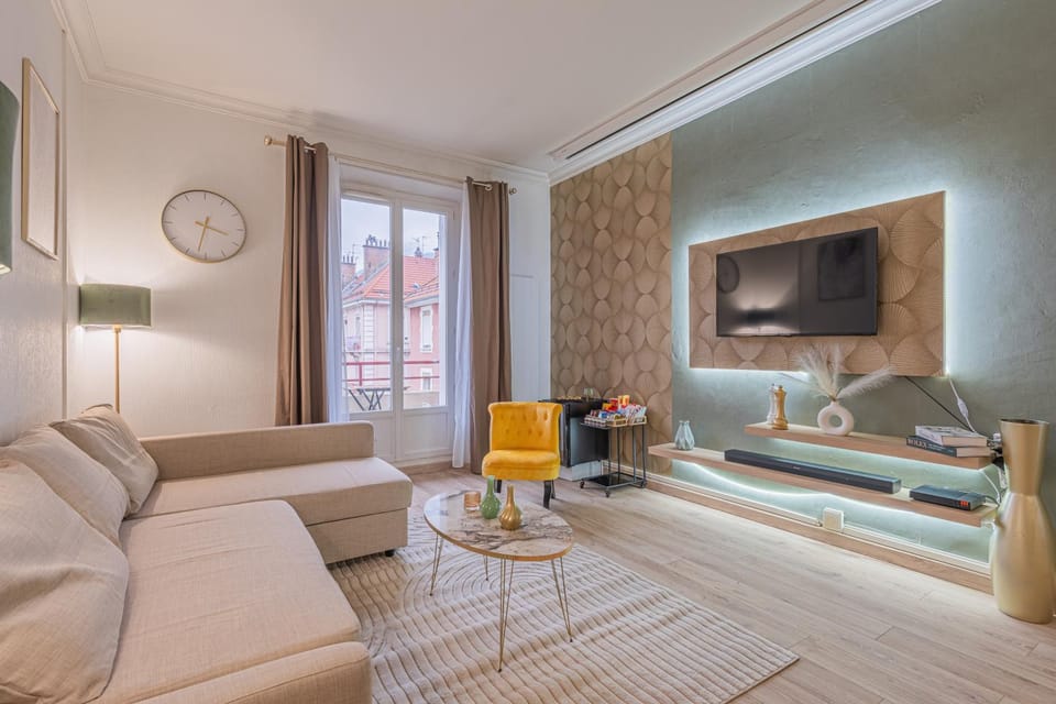 Communal lounge/ TV room, Living room, Lounge or bar, Seating area, Family, Family, Family