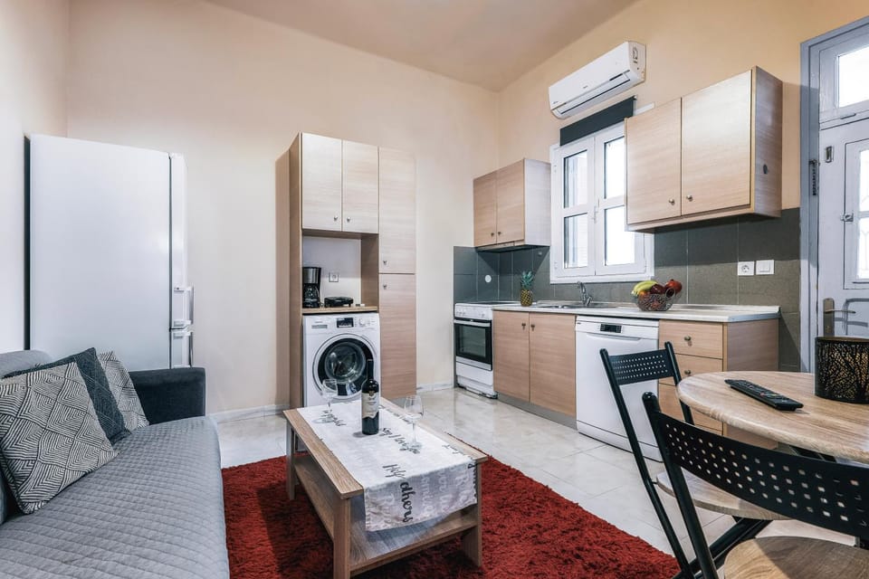 Kitchen or kitchenette, Seating area, kitchen