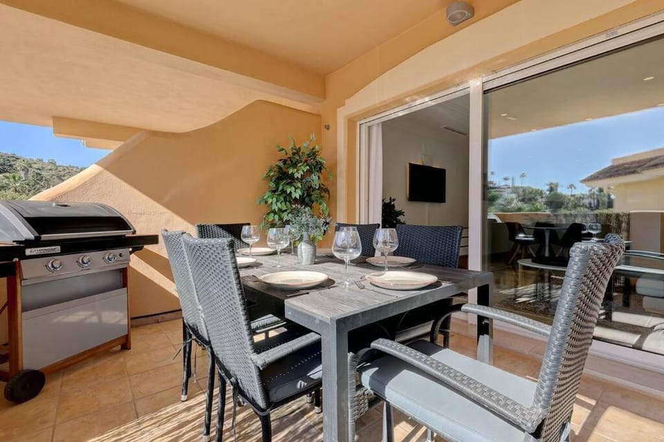 Stunning 2 Bedroom Apartment in Aloha Hill Club Apartment in Marbella