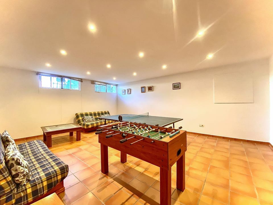 Game Room, Table tennis