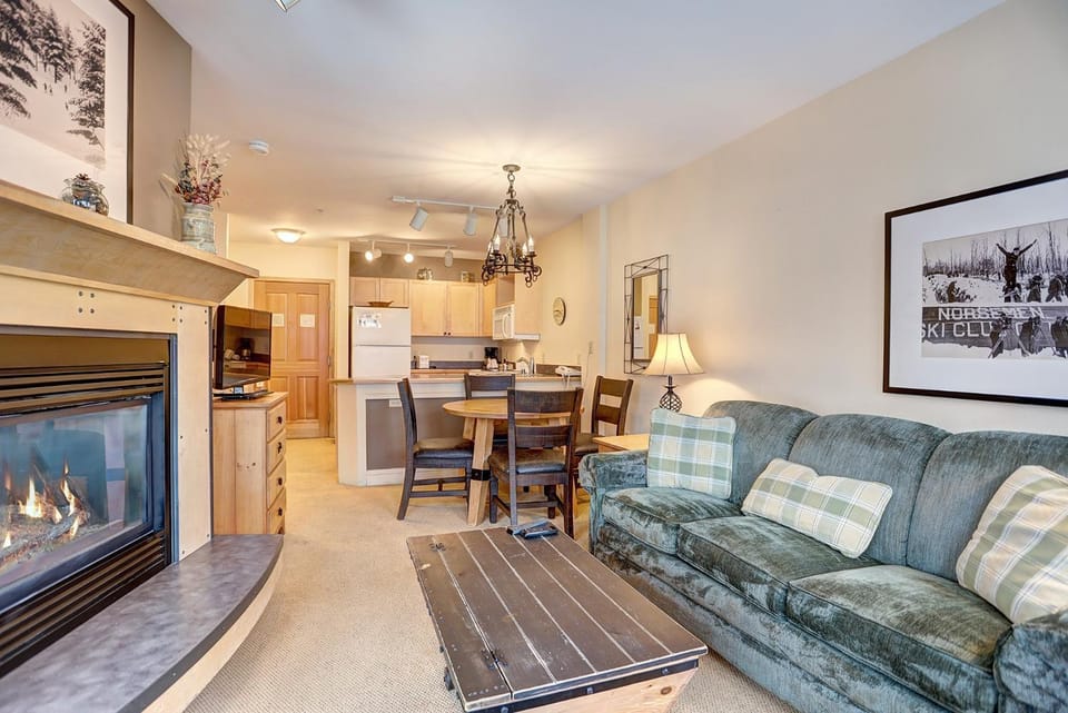Silver Mill 8200 - 1Br-Walk to Slopes! Kids Ski Free! condo Apartment in Keystone