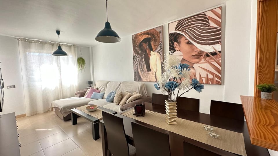 Bed, Living room, Photo of the whole room, Decorative detail, Seating area, Bedroom