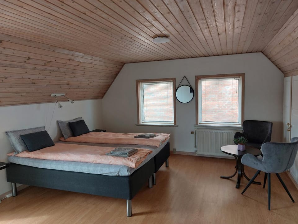 Photo of the whole room, Bedroom