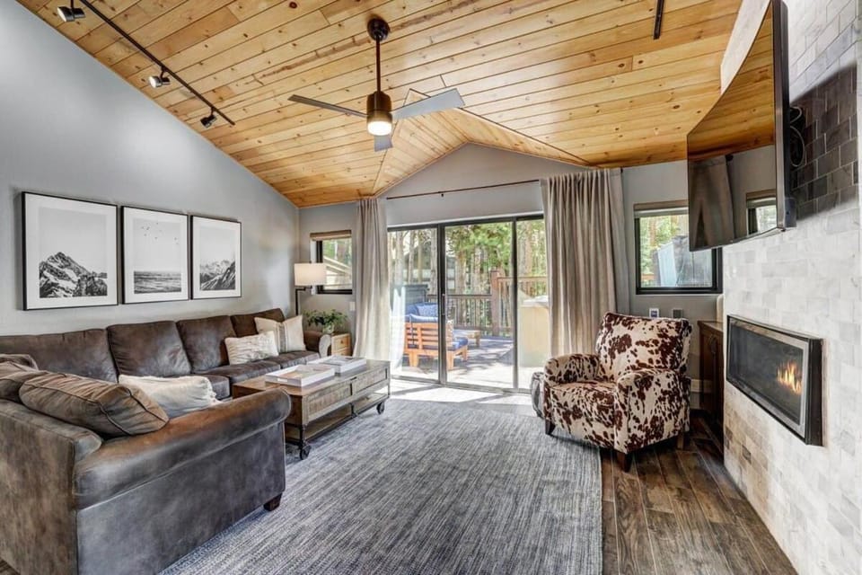 Luxury Modern Townhome-Private Hot Tub-In Town House in Breckenridge