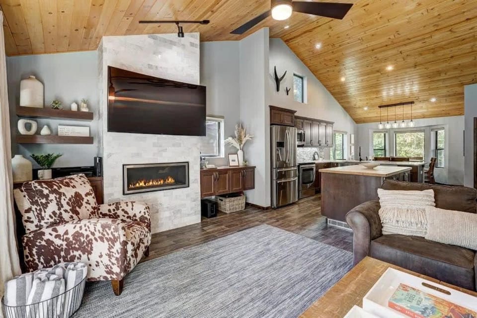 Luxury Modern Townhome-Private Hot Tub-In Town House in Breckenridge