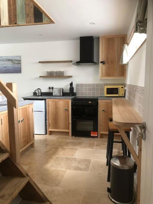 Cosy Rustic Annex in quiet Cornwall Village Apartment in Saint Columb Major