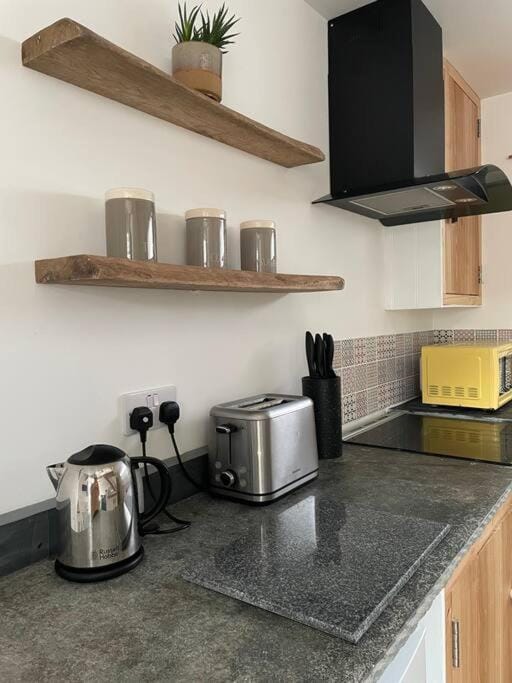 Cosy Rustic Annex in quiet Cornwall Village Apartment in Saint Columb Major