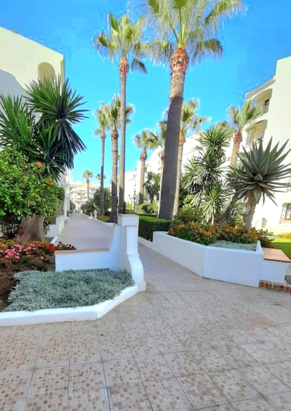 Beachfront Penthouse 3 double bedrooms, 2 bathrooms Apartment in San Luis de Sabinillas