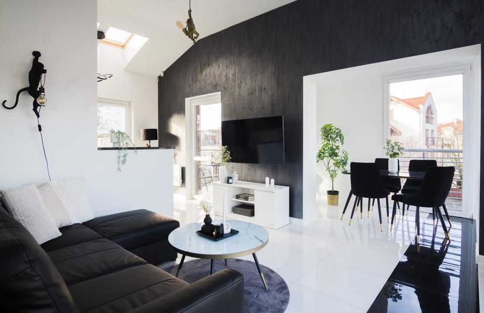 TV and multimedia, Living room, Dining area, Evening entertainment