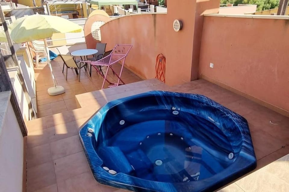 Hot Tub, Hot Tub