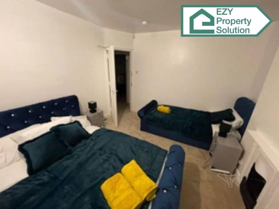 Stylish 2 bed Apt - Free Parking Apartment in London