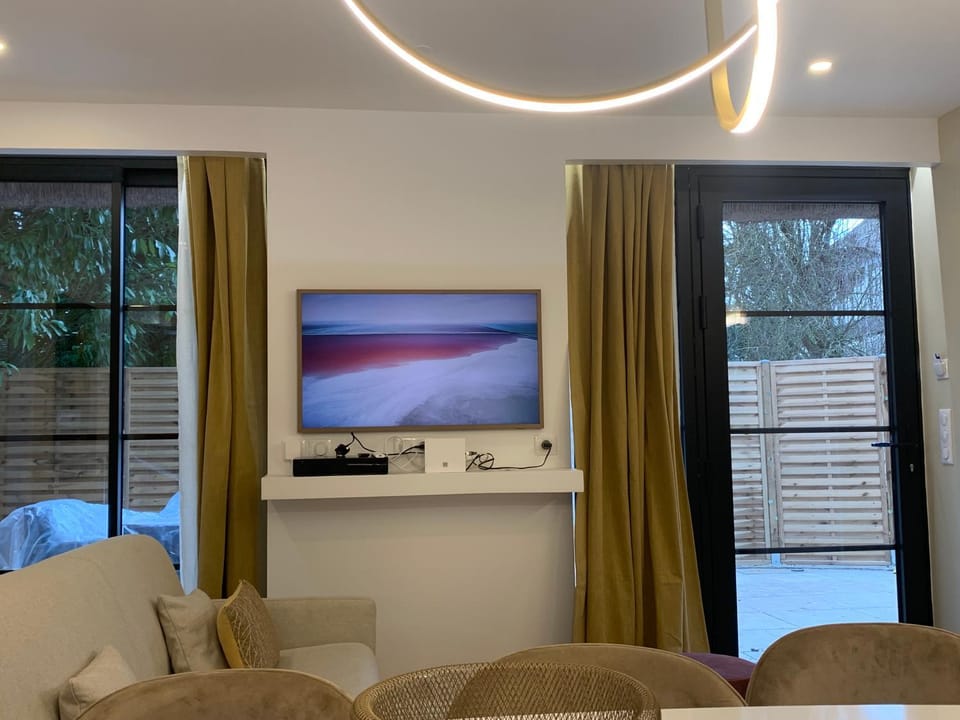 Communal lounge/ TV room, TV and multimedia, Living room, Seating area