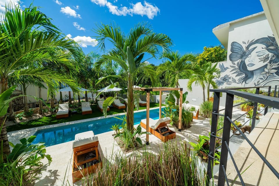 Patio, Day, View (from property/room), Pool view, Swimming pool, Swimming pool, sunbed