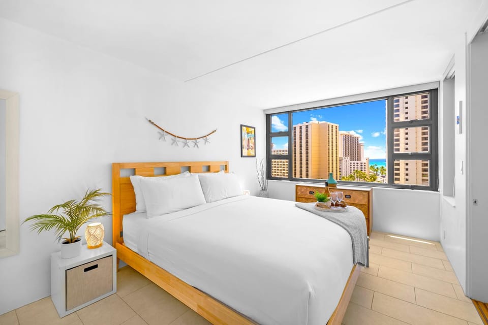 Bed, Photo of the whole room, Bedroom, City view
