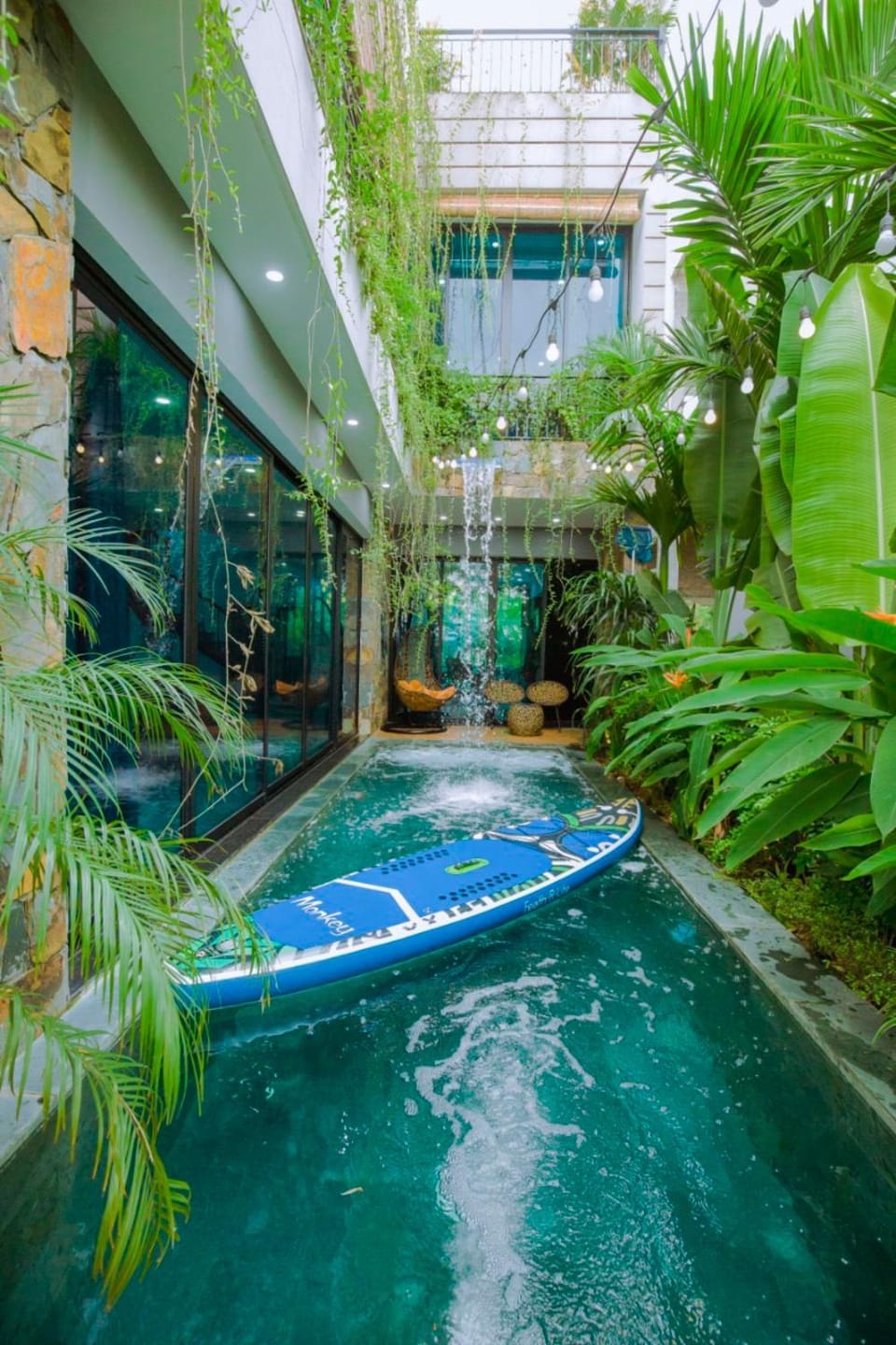 Day, Swimming pool