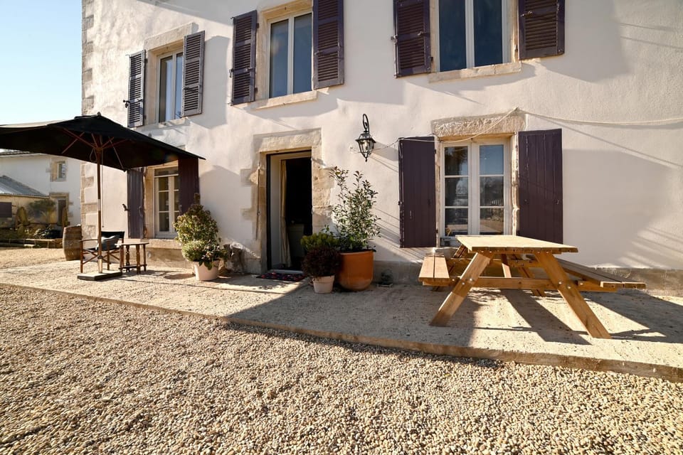 Patio, Facade/entrance, Day, Dining area