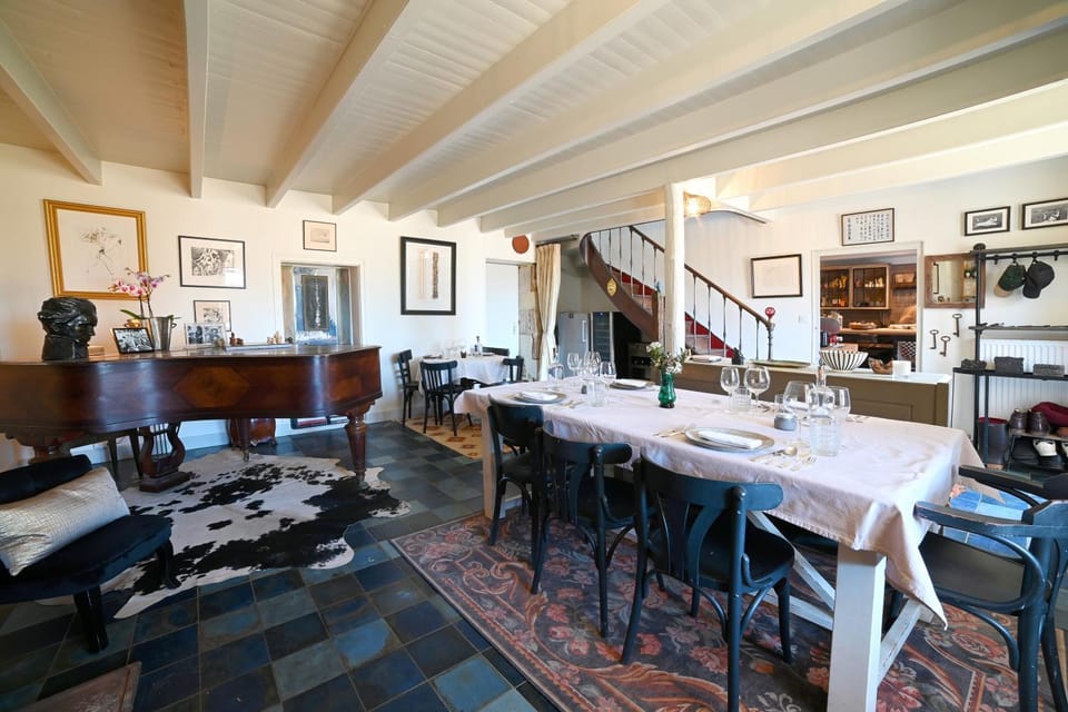 Restaurant/places to eat, Dining area