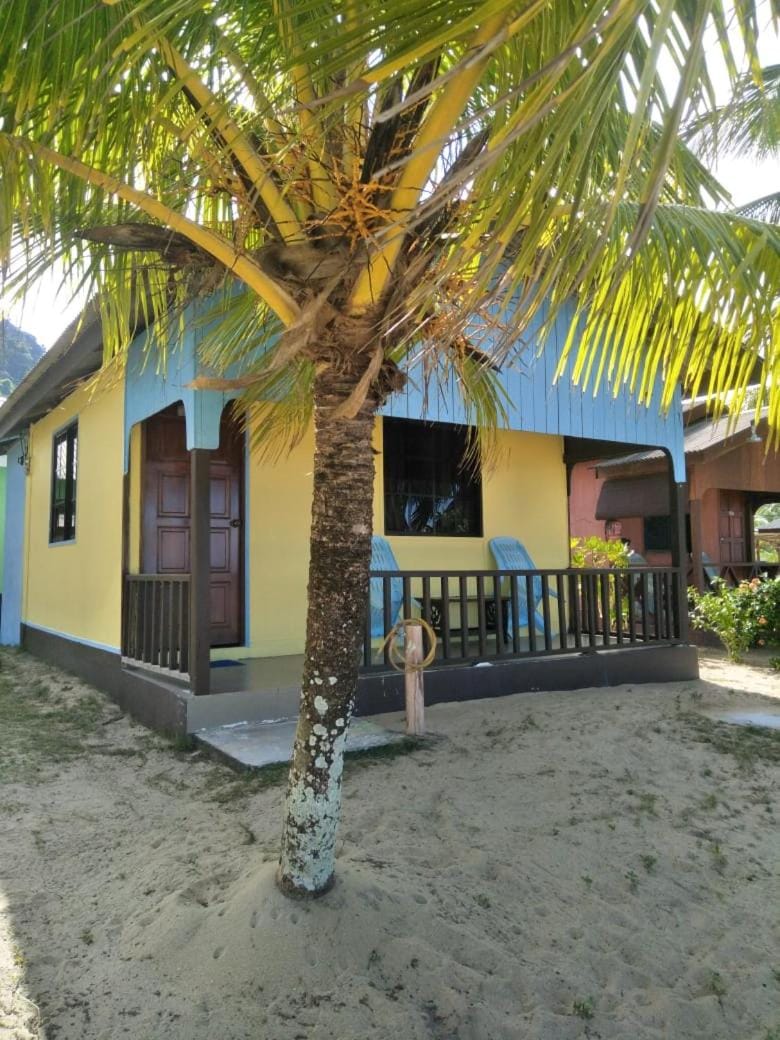 CEMPAKA CHALETS TIOMAN Hotel in Mersing