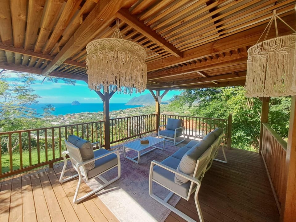 View (from property/room), Mountain view, Sea view