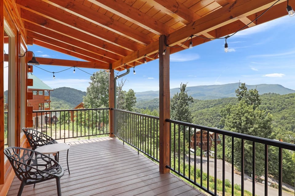 Paradise Pool Lodge, Private Indoor Pool, 560 FREE tickets each paid day!!! Chalet in Pigeon Forge