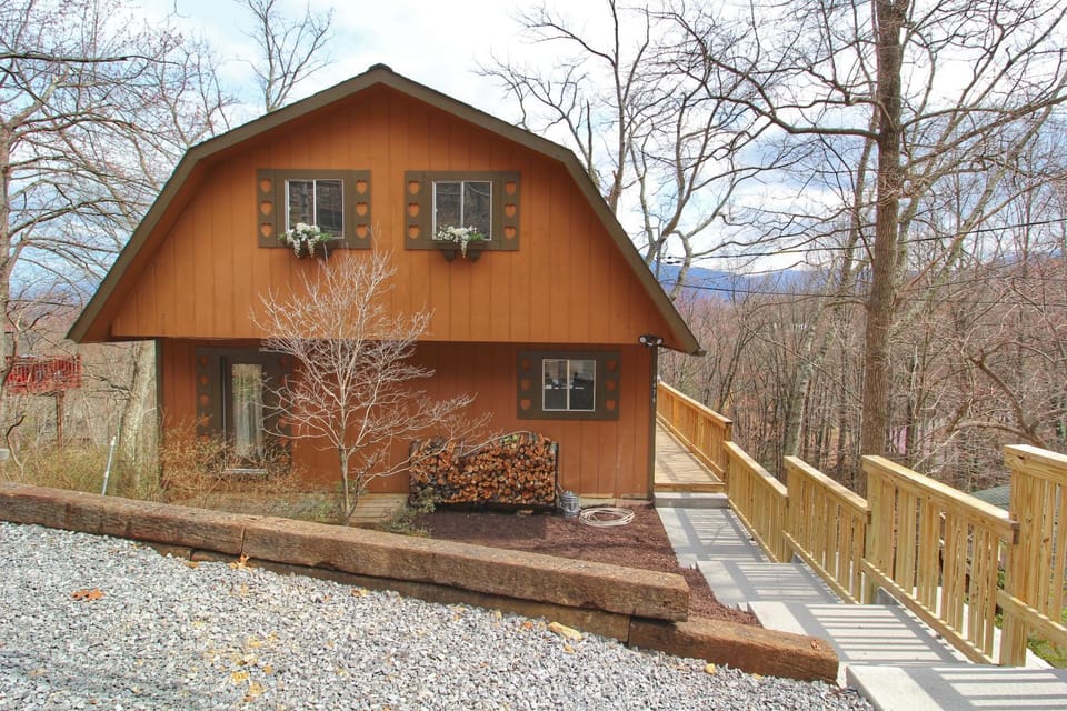 Paradise Vista, Amazing Mtn Views, Hot Tub, 560 FREE tickets each paid day!!! House in Chalet Village