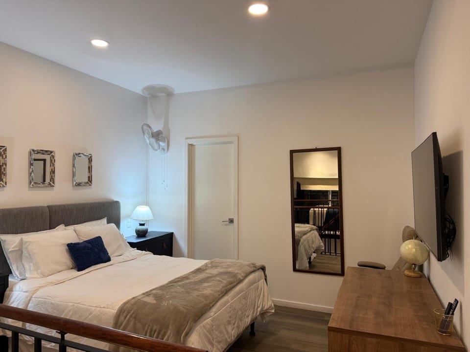 Bed, Photo of the whole room