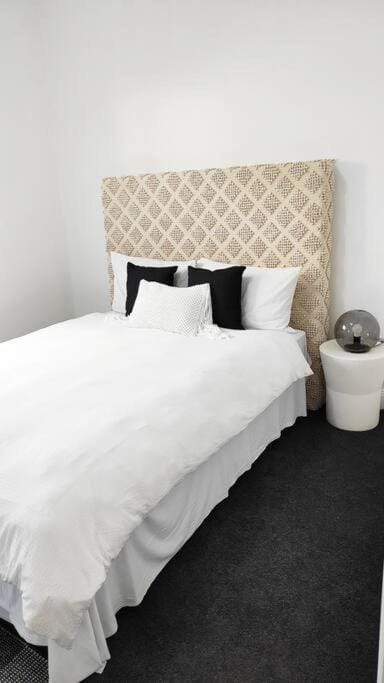 Stylish Spacious Auburn 3Bedroom House Near Olympic Park ANZ Stadium DFO Pet Friendly House in Sydney