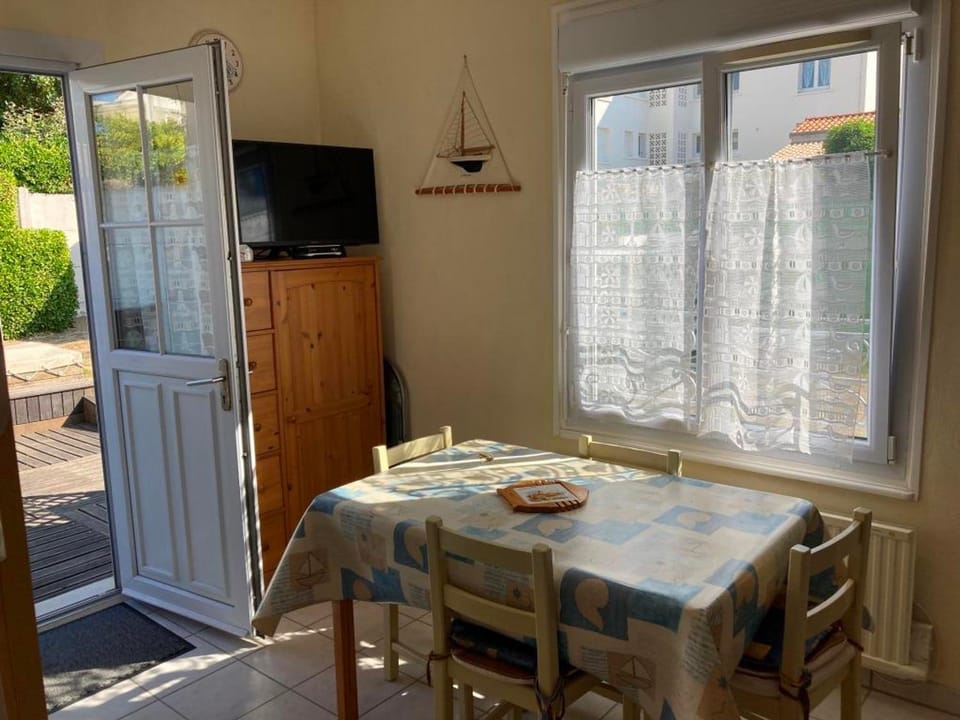 Notre-Dame-de-Monts - Appartement bord de mer pour 4 - FR-1-540-177 Apartment in Notre-Dame-de-Monts