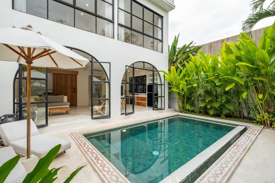 Patio, Garden, Swimming pool, sunbed