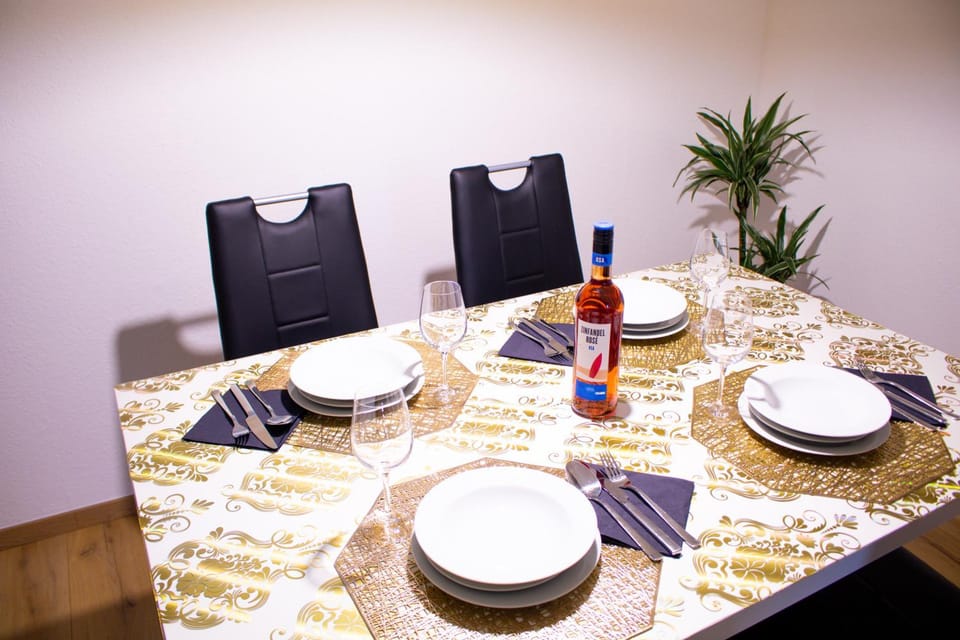Food and drinks, Dining area