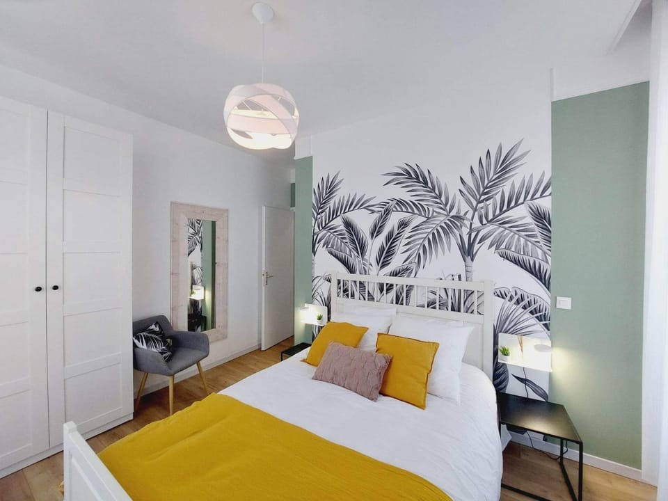 Bed, Photo of the whole room, Bedroom, wardrobe