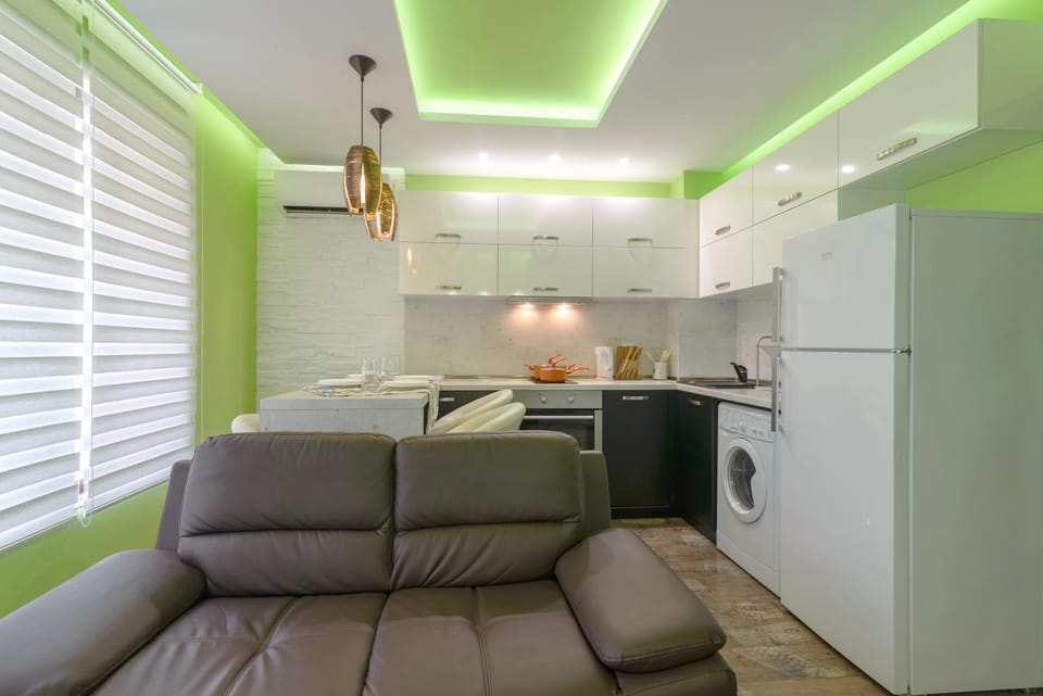 Kitchen or kitchenette, Living room, Seating area, pet friendly, stove