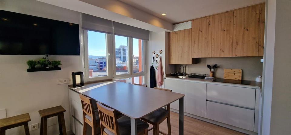 Kitchen or kitchenette, Dining area, stove