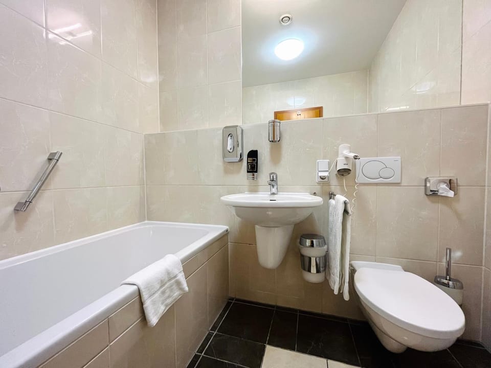 Bathroom, Bath, towels
