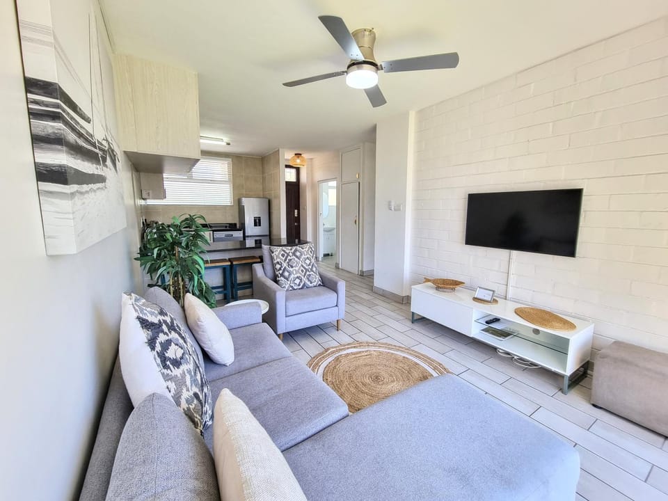 TV and multimedia, Living room, Seating area, fireplace