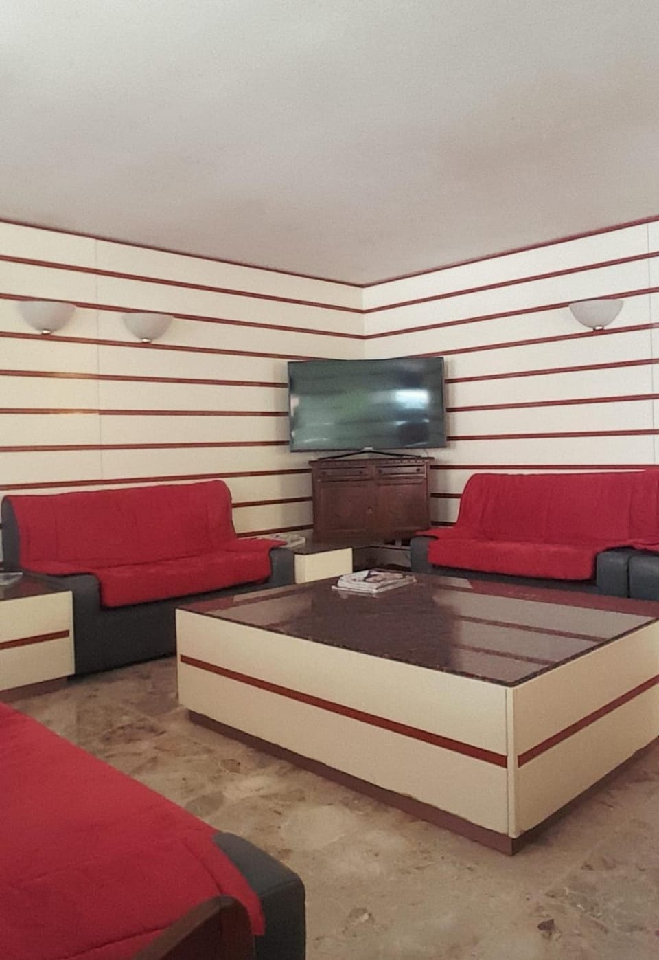Communal lounge/ TV room
