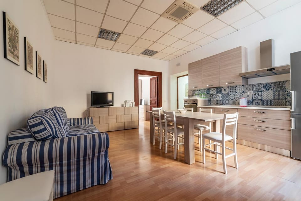 TV and multimedia, Kitchen or kitchenette, Living room, Dining area, pet friendly, stove